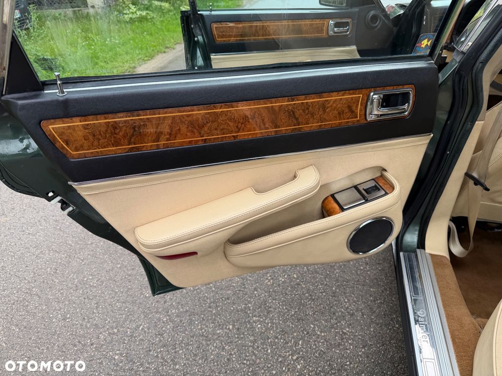 Jaguar XJ - 9