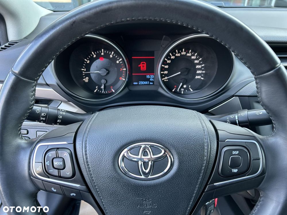 Toyota Avensis 1.8 Active - 11