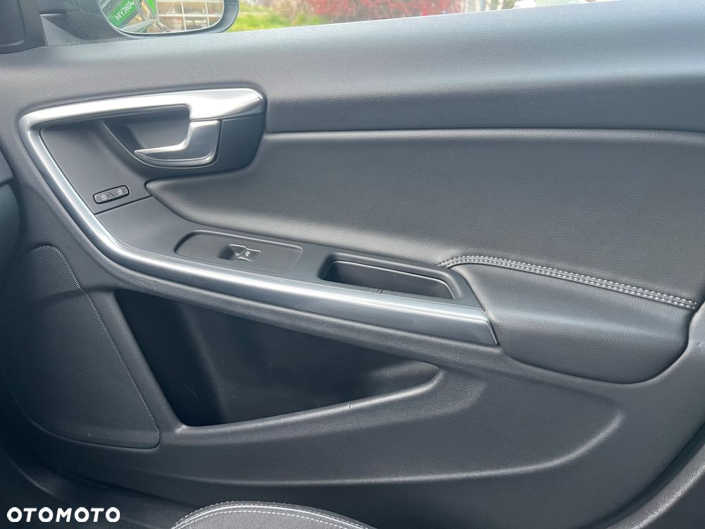 Volvo V60 D3 Momentum Core - 19
