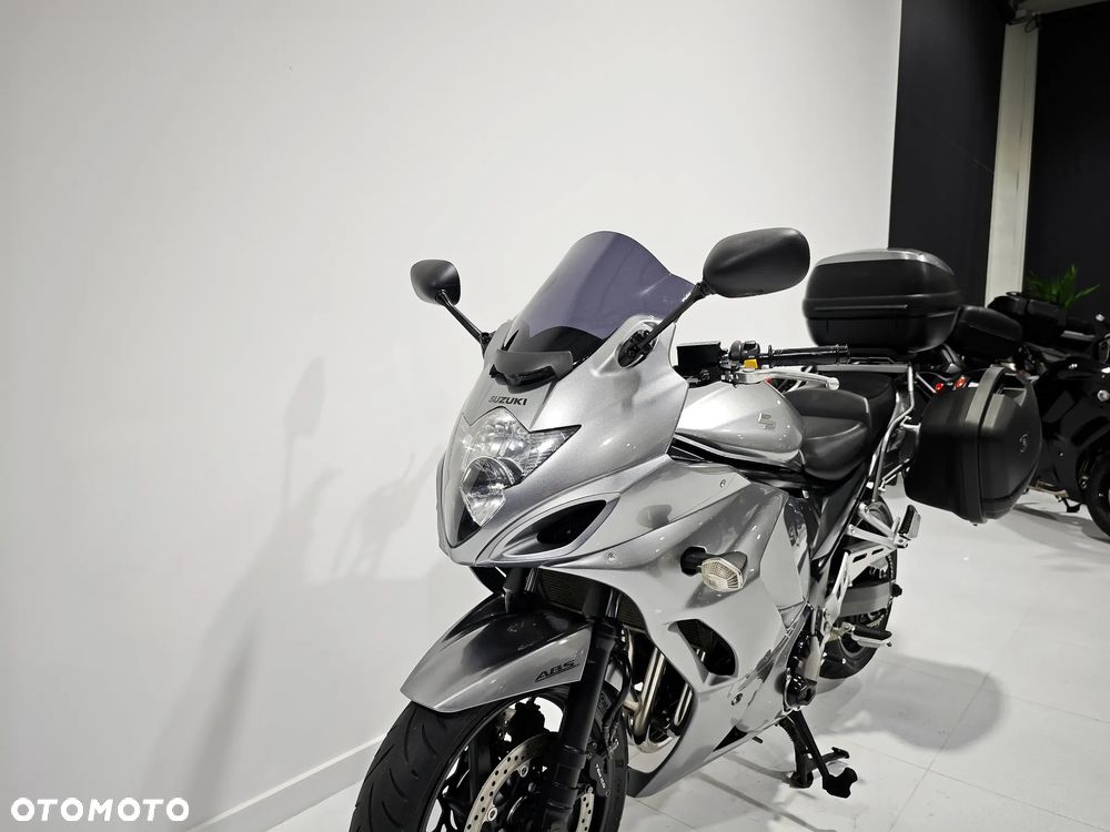 Suzuki GSX - 11