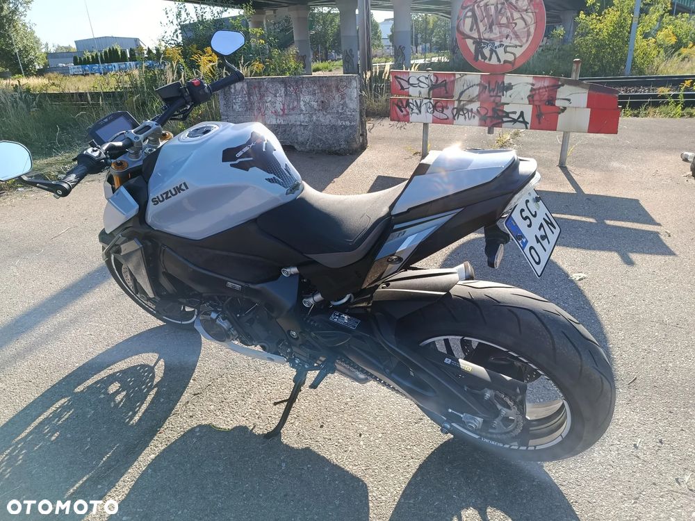 Suzuki GSX 1000 - 12