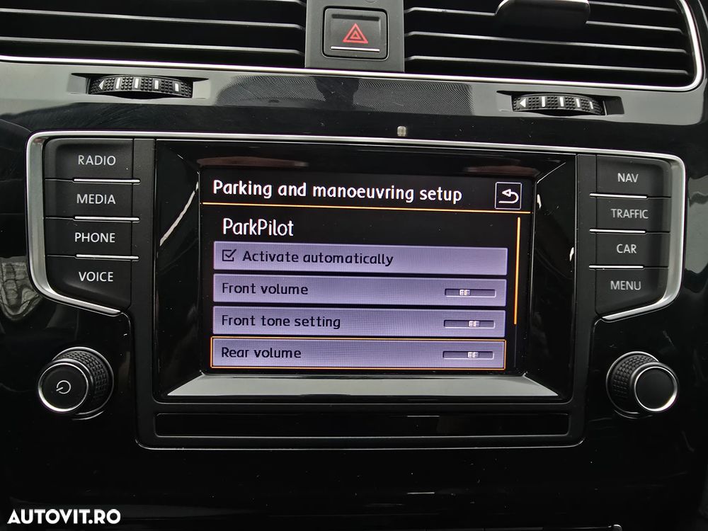 Volkswagen Golf 2.0 TDI BlueMotion Technology Cup - 36