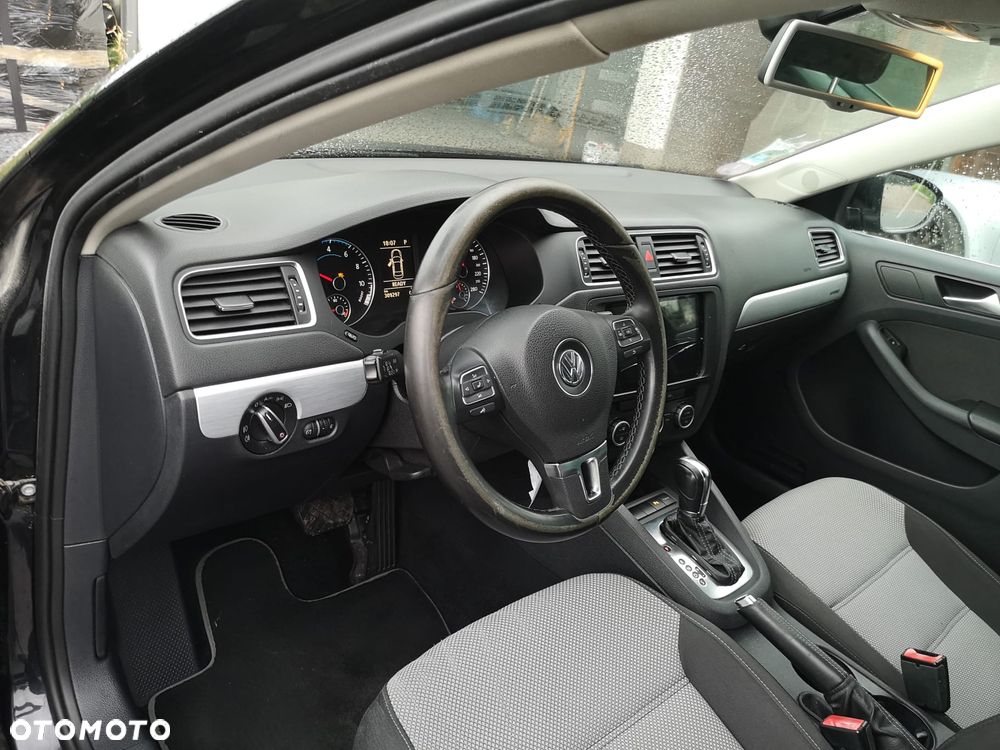 Volkswagen Jetta - 17