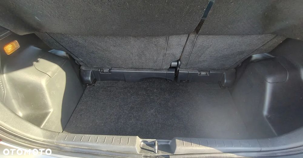 Daihatsu Charade Standard - 14