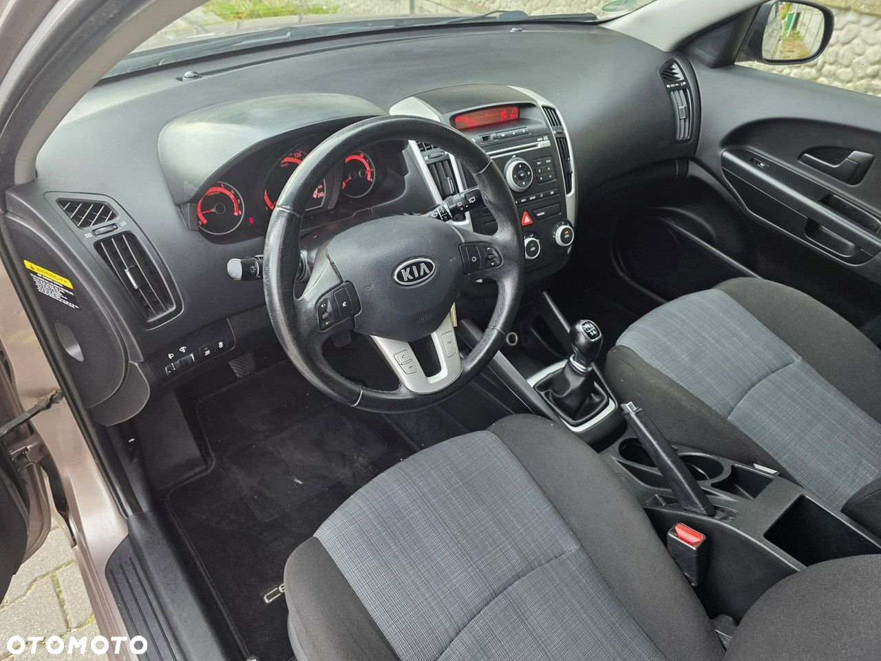 Kia Ceed - 12
