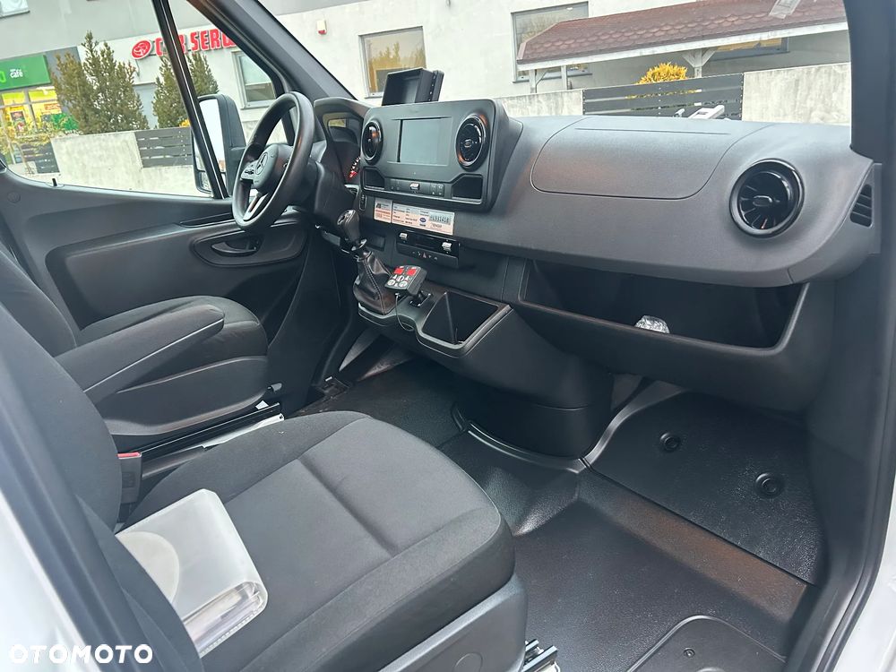 Mercedes-Benz Sprinter - 16