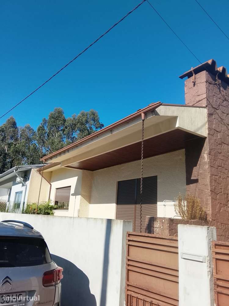 Moradia T3 com jardim, cave e varanda na Maia - Grande imagem: 2/20