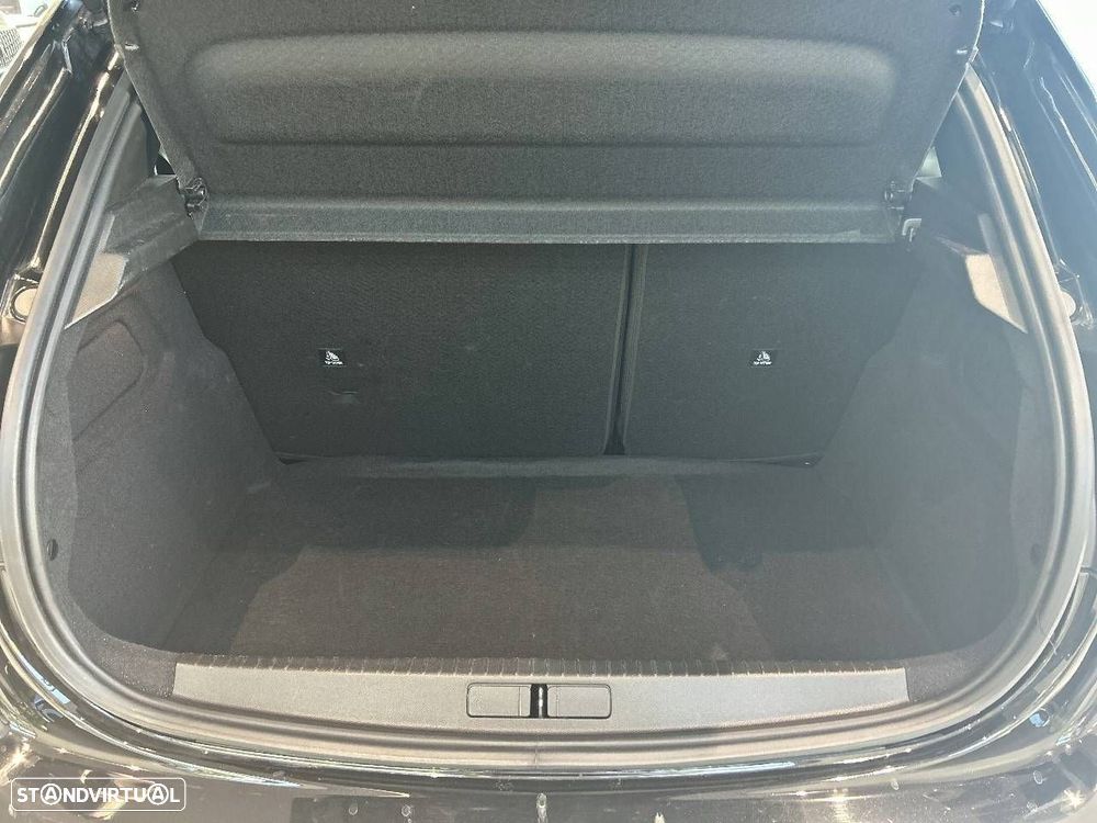 Peugeot 208 - 5