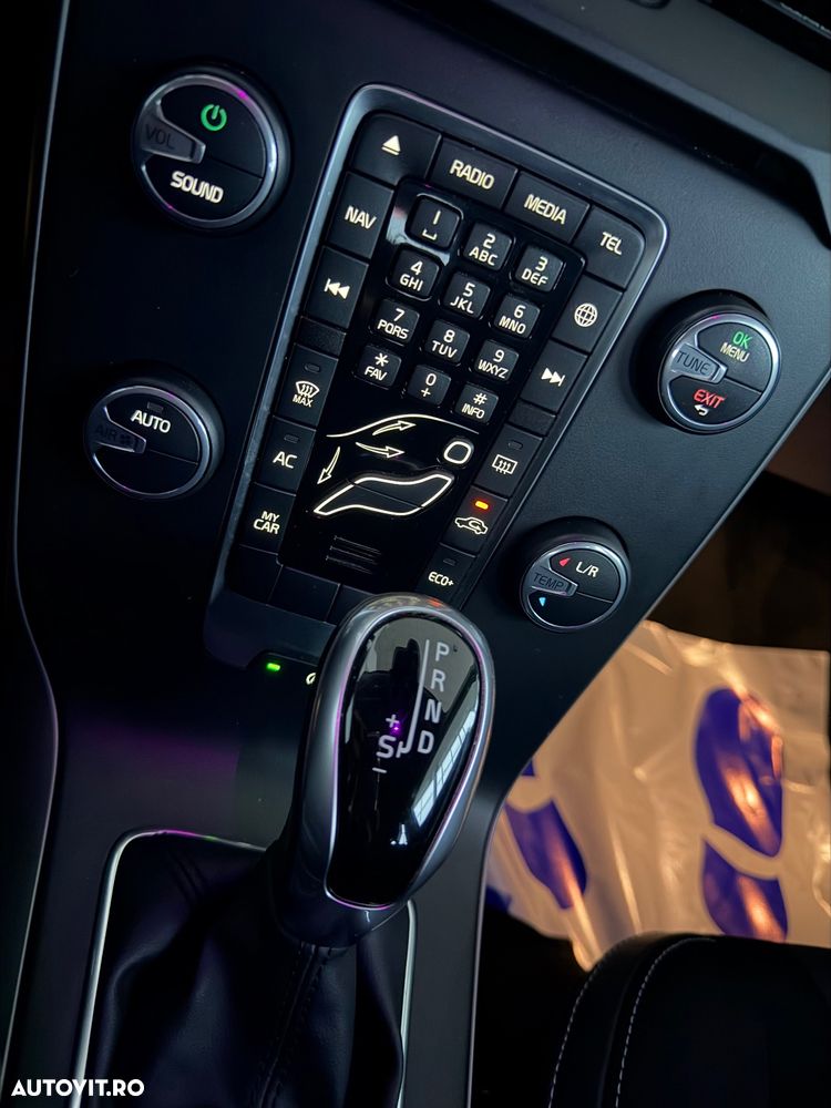 Volvo V40 D2 Geartronic Momentum - 17