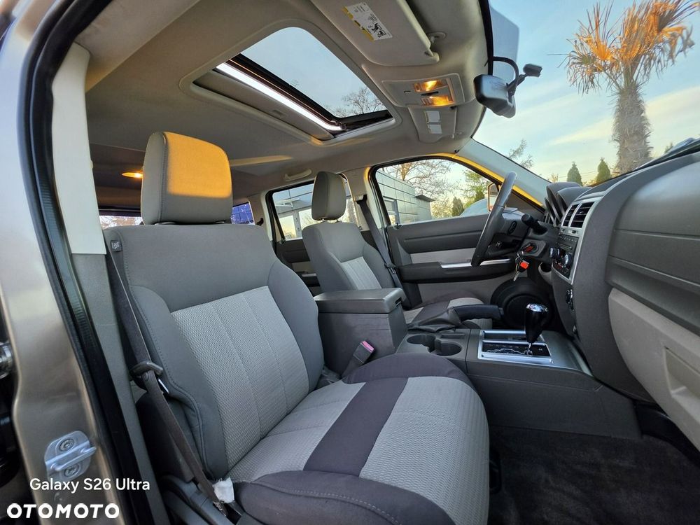 Dodge Nitro - 29