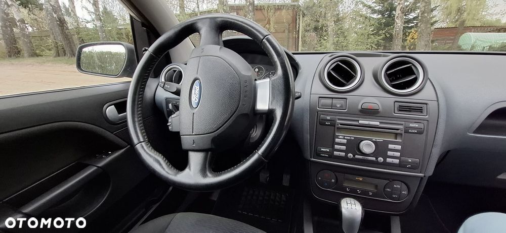 Ford Fiesta 1.4 Ghia - 11