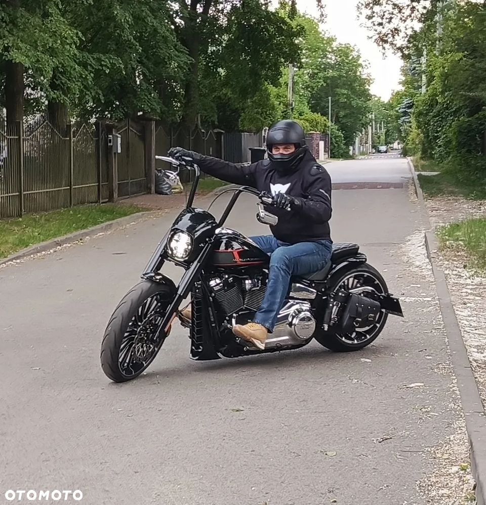 Harley-Davidson Softail Breakout - 1