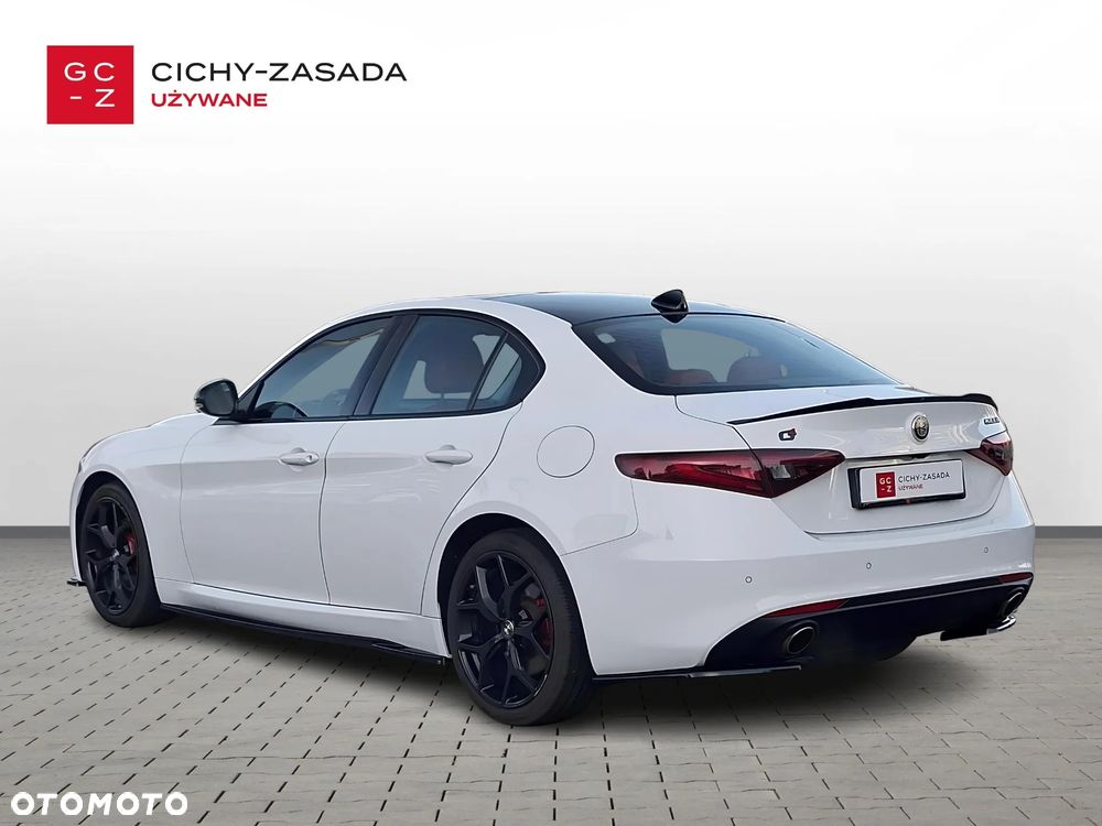 Alfa Romeo Giulia 2.0 Turbo 16V AT8-Q4 Ti - 3