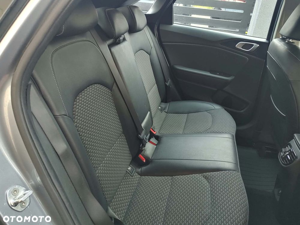 Kia Ceed - 16
