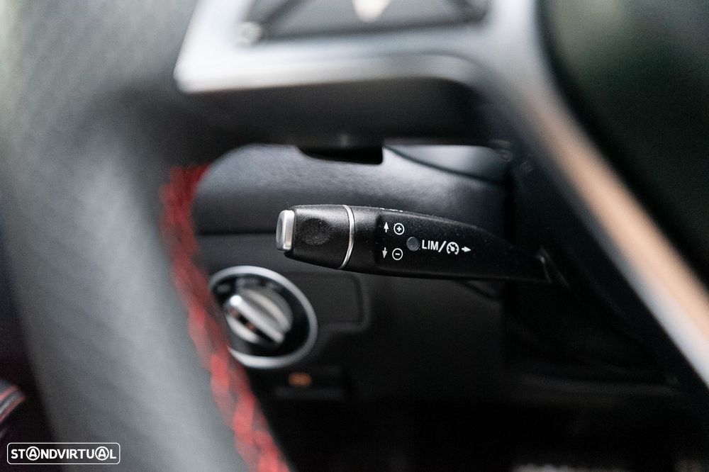 Mercedes-Benz GLA 220 d AMG Line - 38