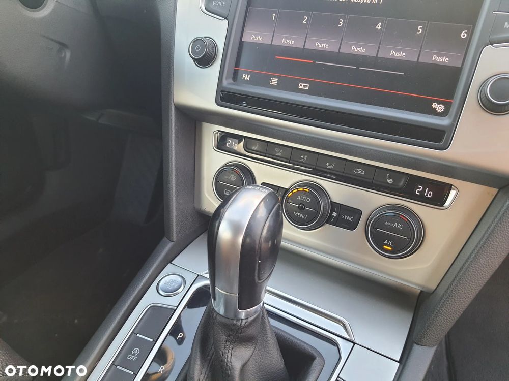 Volkswagen Passat 2.0 TDI SCR DSG Comfortline - 21