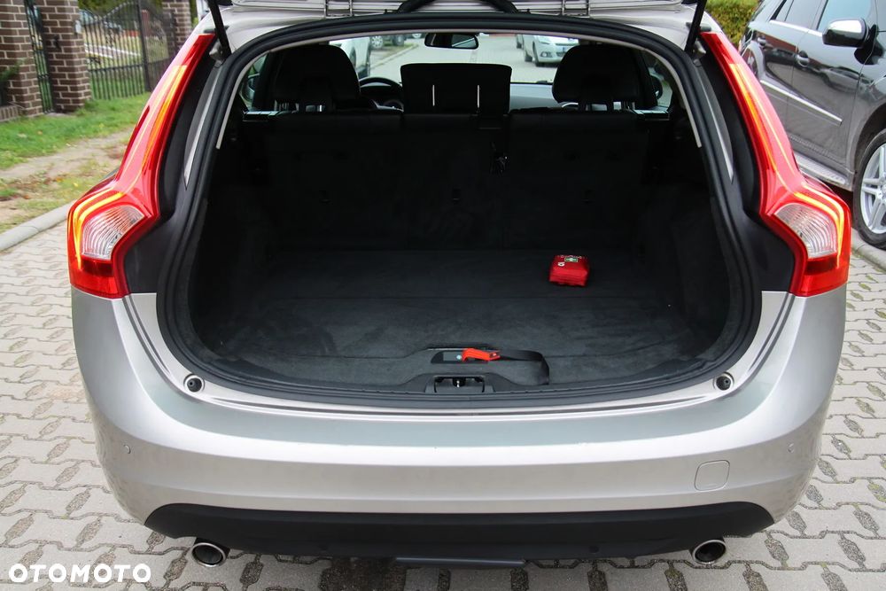 Volvo V60 D5 Summum - 26