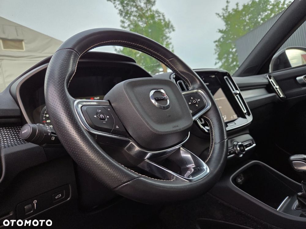 Volvo XC 40 T3 R-Design - 11