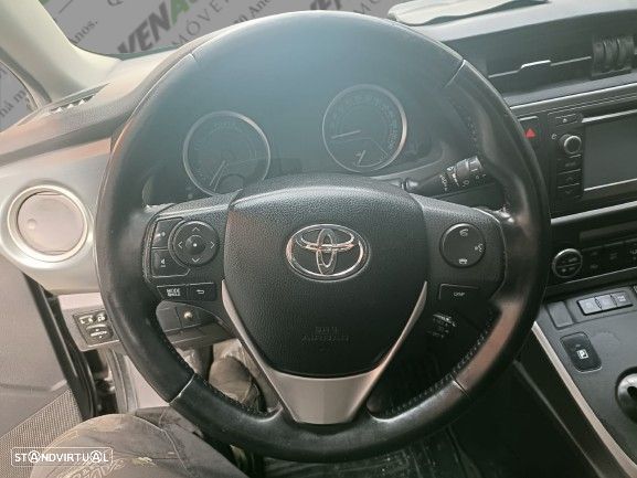 Volante Toyota Auris (_E18_) - 1