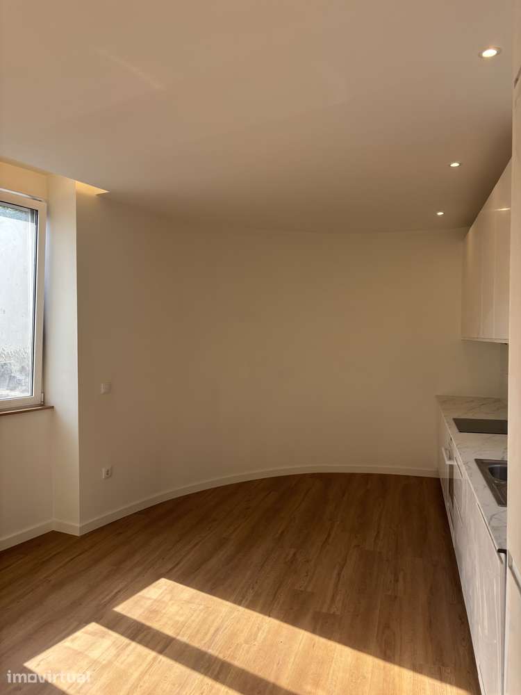 Apartamento T1 Renovado no Centro Histórico de Vila do Conde - Grande imagem: 2/18