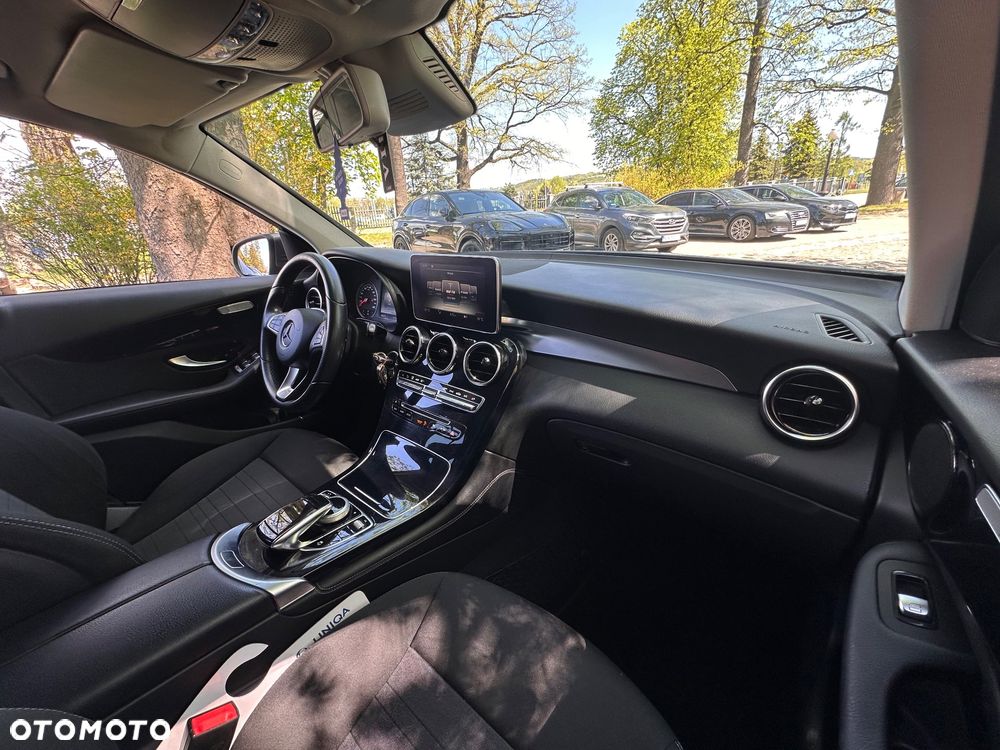 Mercedes-Benz GLC - 32