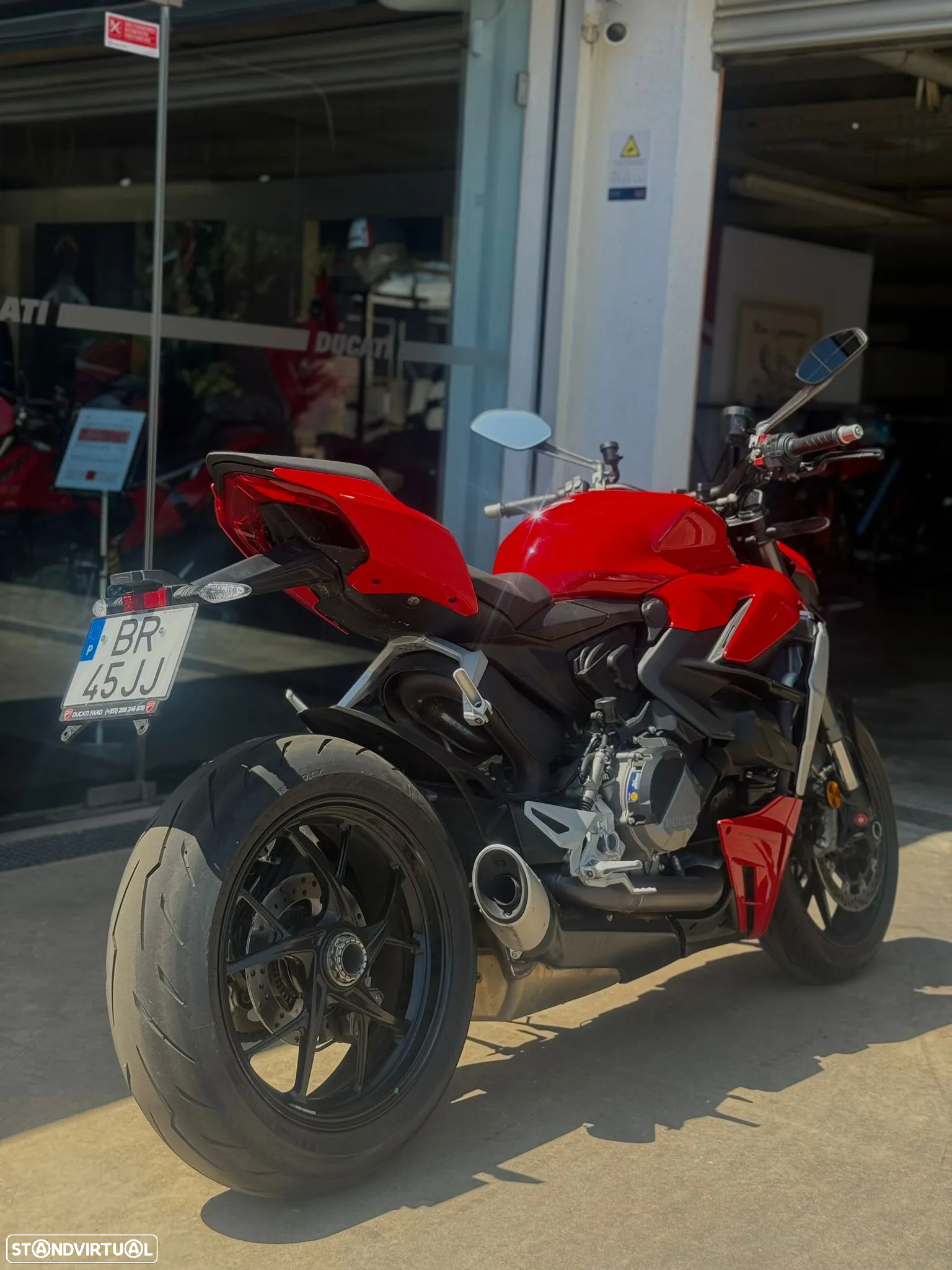 Ducati Streetfighter V2 - 8