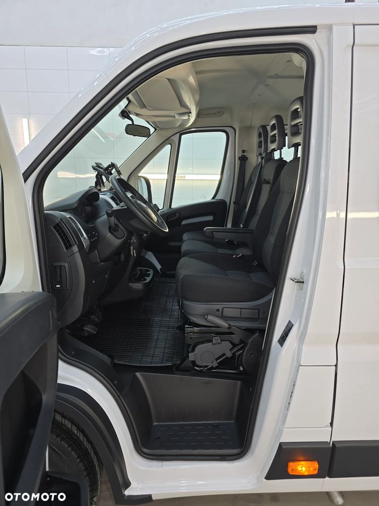 Fiat DUCATO 19Tyś km DOKA MAXI 7-OSOBOWY + 855Kg Ładownośc NAJLEPSZY SINIK 2,3 IVECO 140KM SALON PL STAN JAK NOWY NOWY NOWY 19Tyś km SERWIS ASO FIAT DO OSTATNIEGO Km KOŁA16 Cali KLIMA ELEKTRYKA WZMOCNIONE ZAWIESZENIE - 25