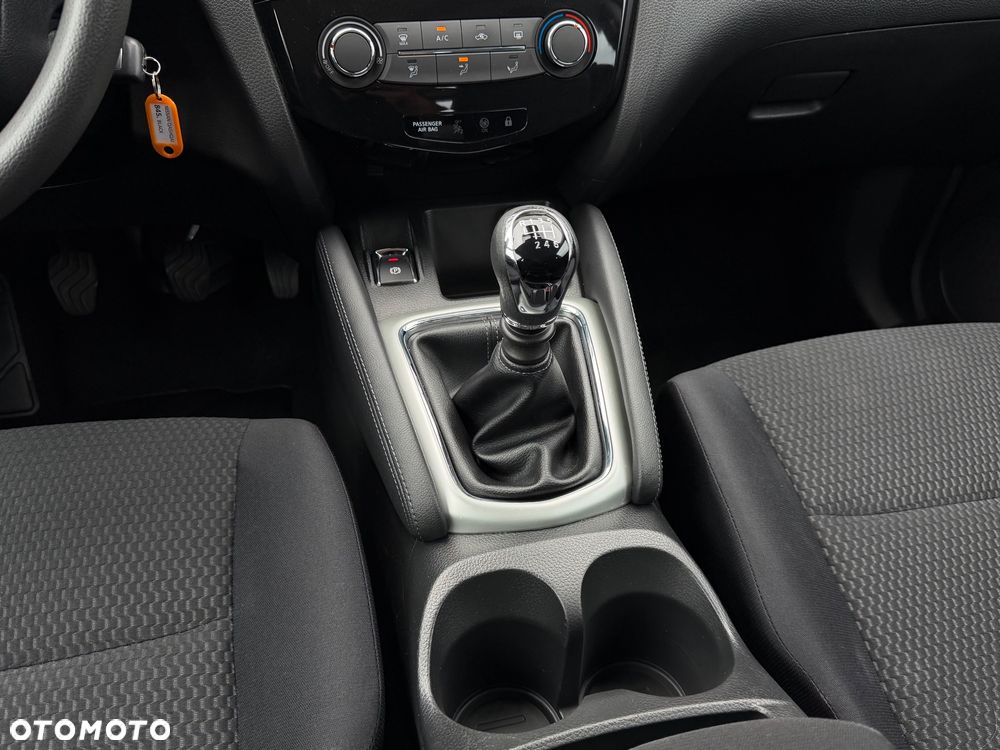 Nissan Qashqai 1.2 DIG-T Visia EU6 - 17