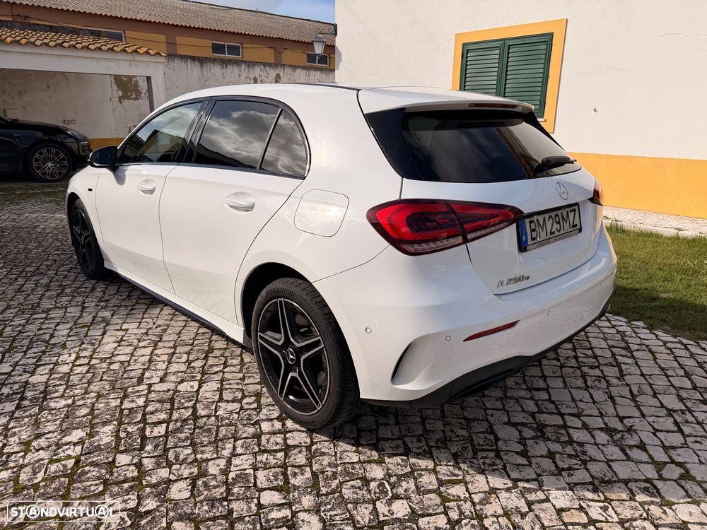 Mercedes-Benz A 250 e 8G-DCT AMG Line - 5