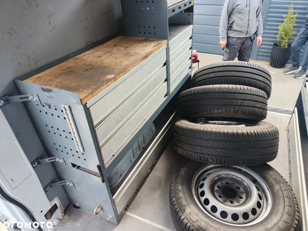 Mercedes-Benz Sprinter - 12