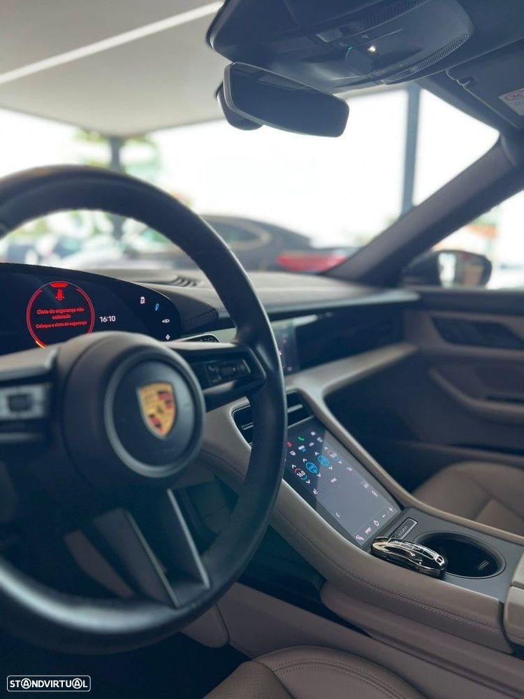 Porsche Taycan Cross Turismo 4 - 37