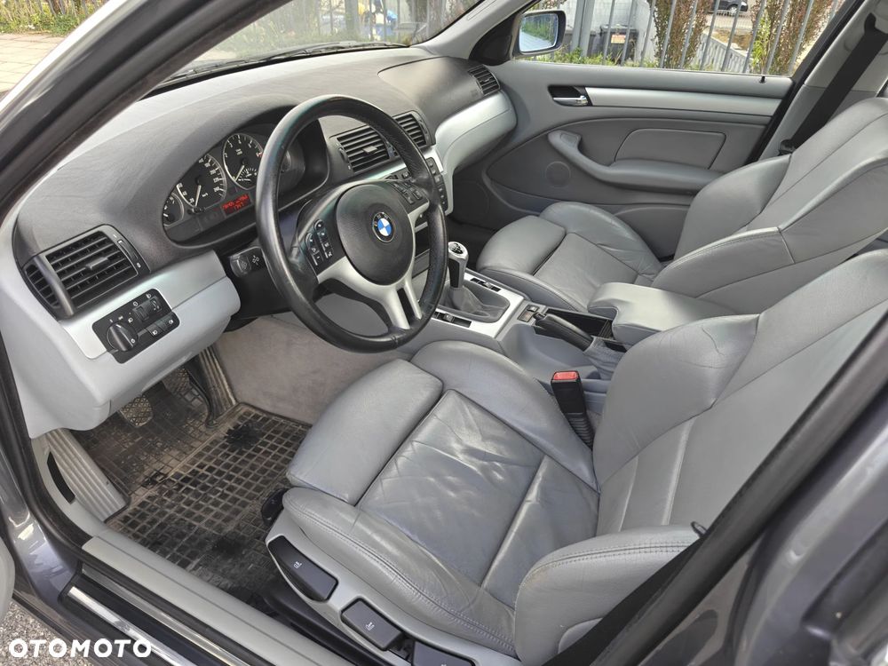 BMW Seria 3 325i - 25