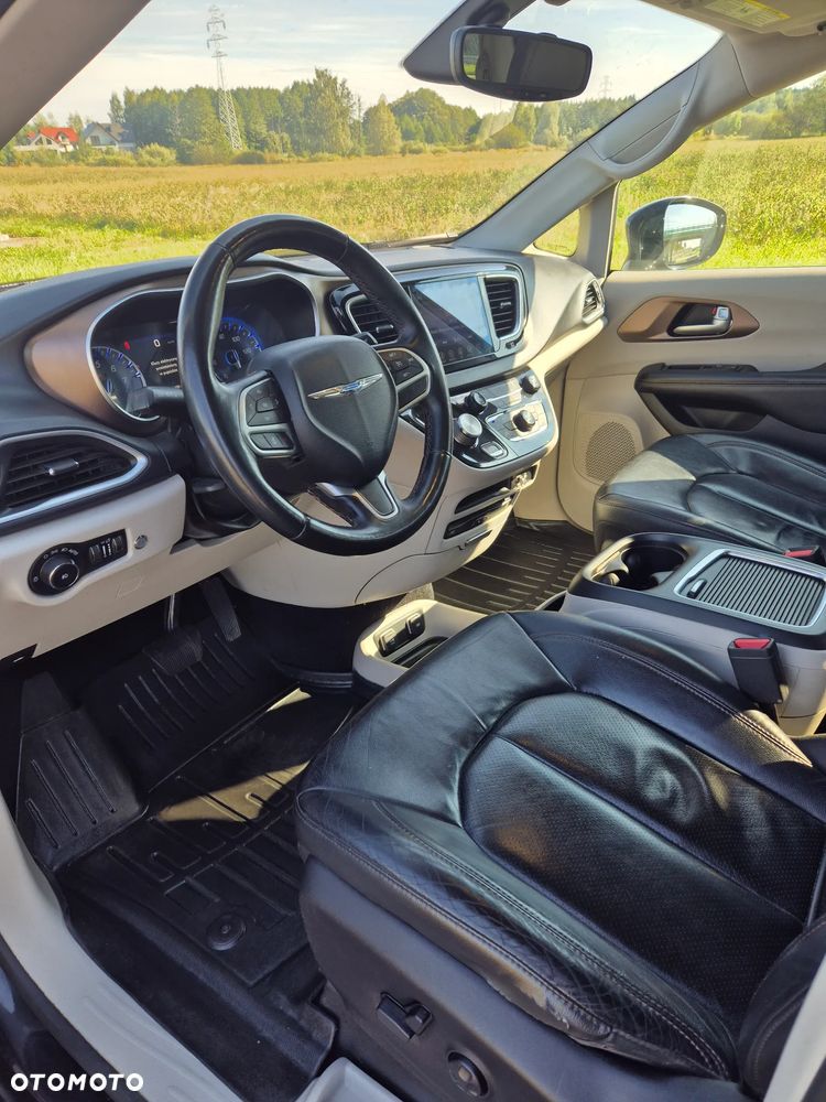 Chrysler Pacifica - 8