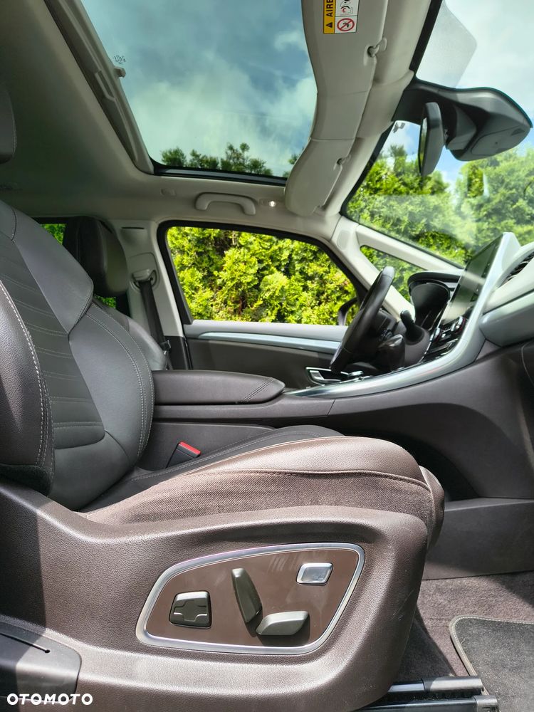 Renault Espace 1.6 dCi Energy Initiale Paris EDC - 8