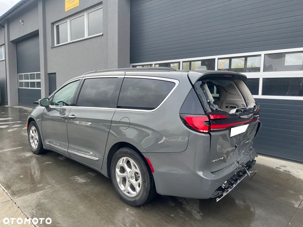 Chrysler Pacifica - 1