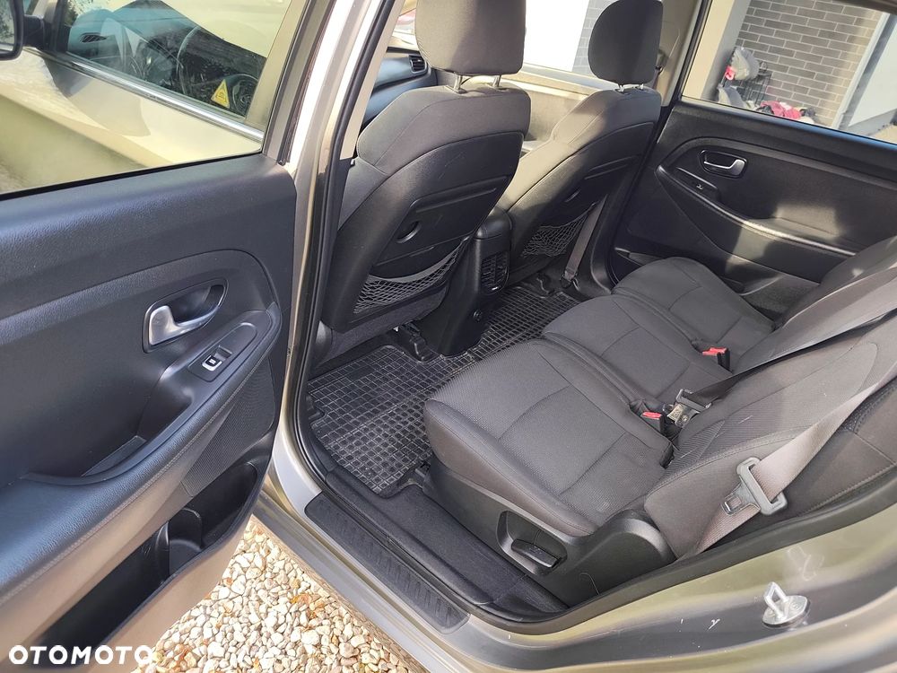 Kia Carens 1.7 CRDi 115 UEFA EURO 2016 - 13