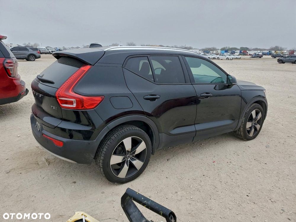 Volvo XC 40 T5 AWD Momentum - 4