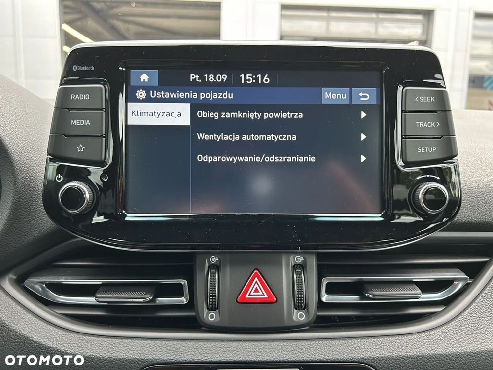 Hyundai i30 1.5 T-GDI 48V Comfort DCT - 37