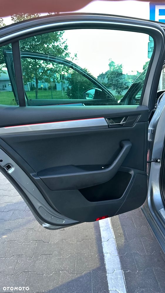 Skoda Superb 2.0 TDI Sportline DSG - 20