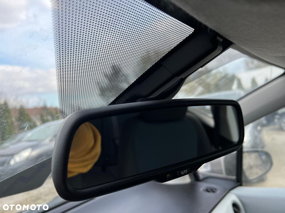 Toyota Yaris Hybrid 100 Premium - 17