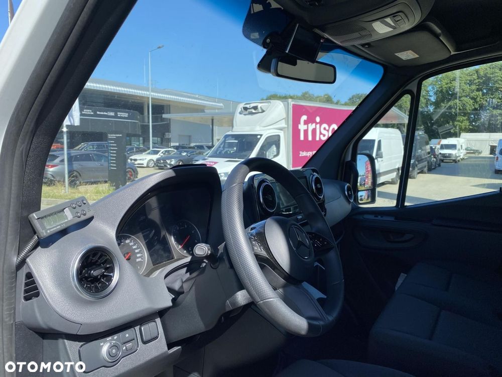 Mercedes-Benz Sprinter - 10