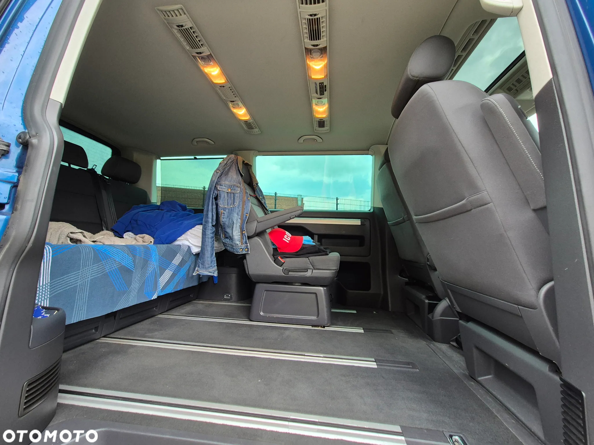 Volkswagen Multivan - 16