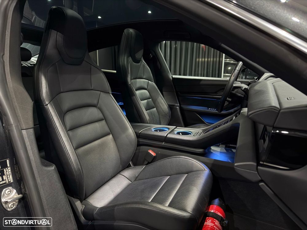 Porsche Taycan 4 - 36