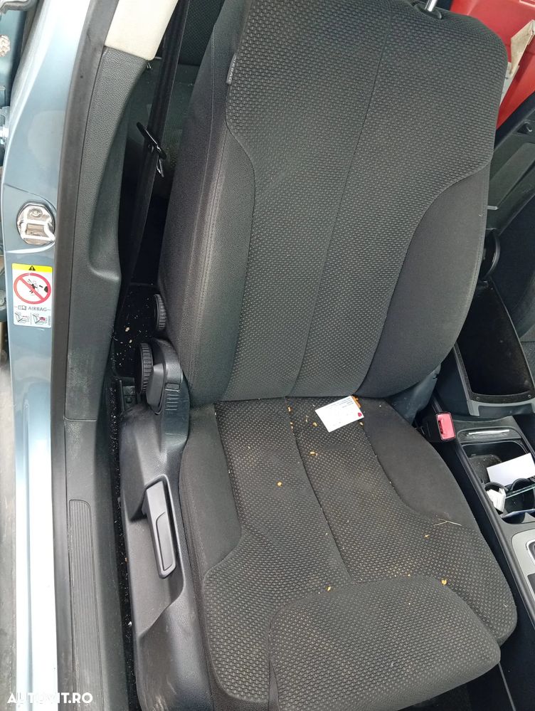 Dezmembrez Volkswagen Passat B6 2.0 TDI din 2007 volan pe stanga - 4