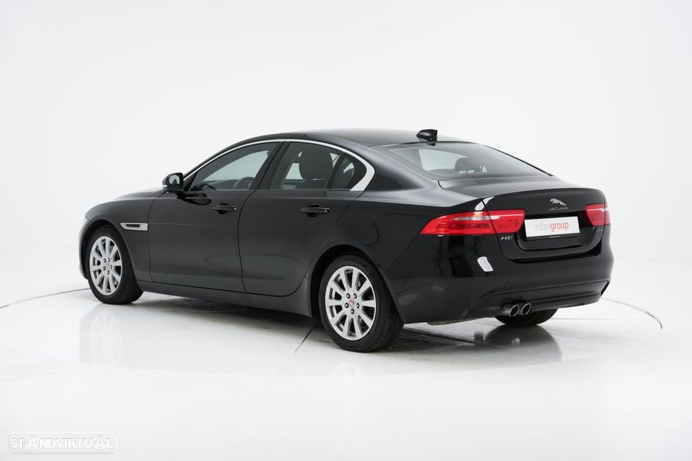 Jaguar XE - 4