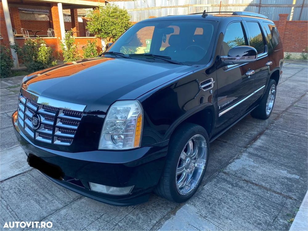 Cadillac Escalade - 1