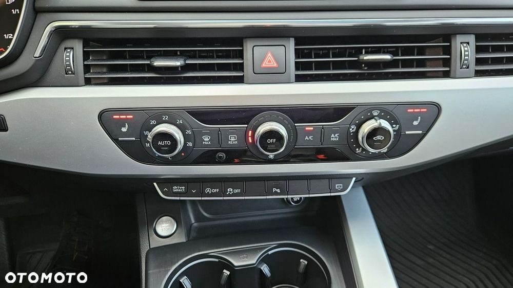 Audi A4 Avant 2.0 TDI DPF clean diesel quattro S tronic Ambiente - 32