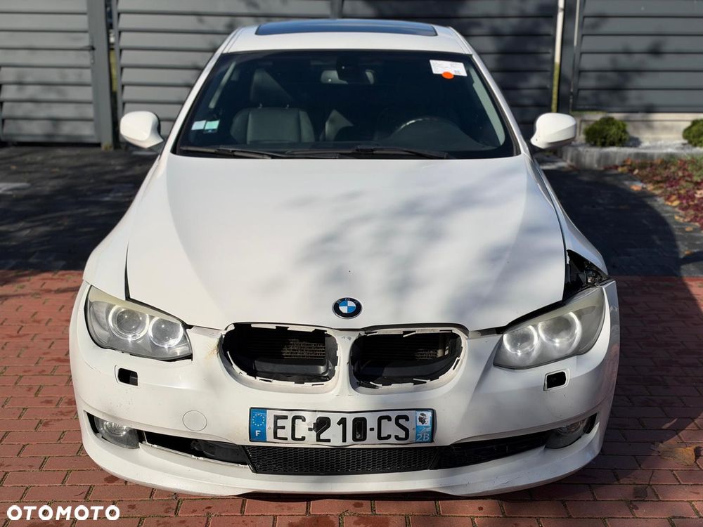 BMW 3 Series 2010 photo 2