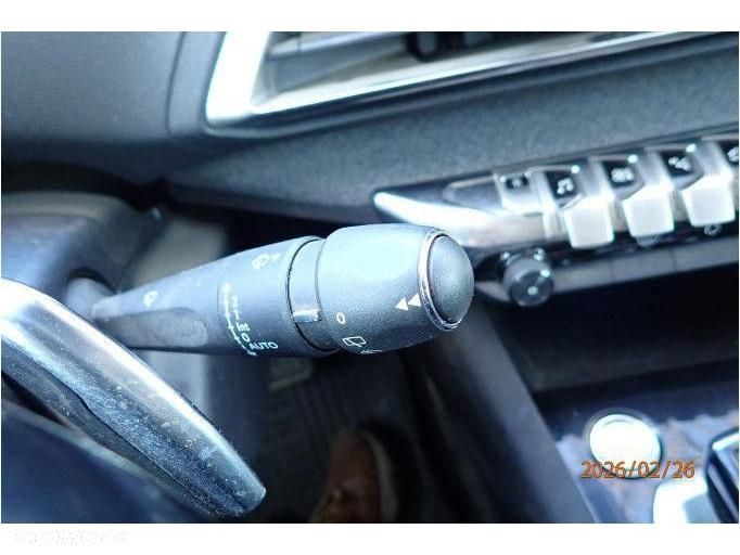 Peugeot 3008 1.6 BlueHDi Allure S&S EAT6 - 28