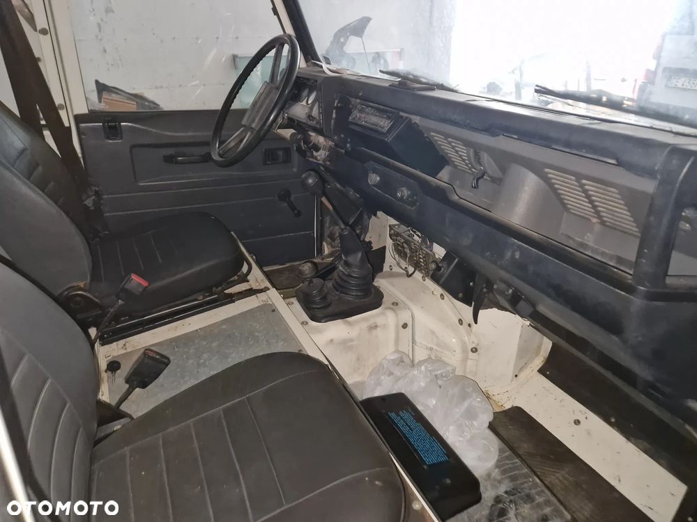 Land Rover Defender - 8